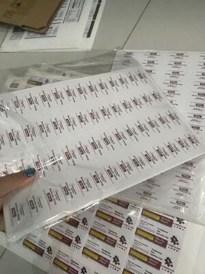 Strong Adhesive Waterproof Glass Vial Labels Customizable Size for Pharmaceutical Bottles